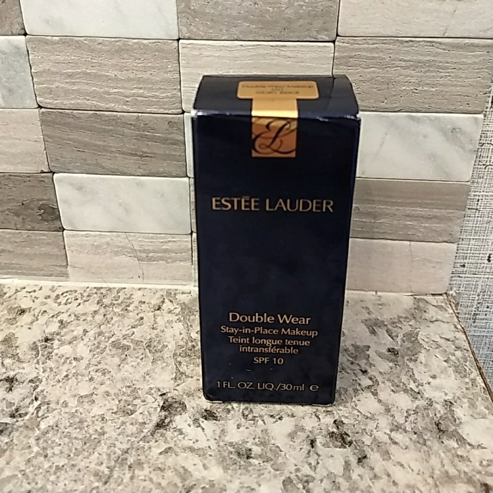 Estēe Lauder double wear